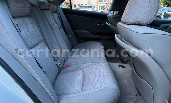 Nunua Ilio tumika Toyota Crown Nyeupe Gari ndani ya Dar es Salaam nchini Dar es Salaam