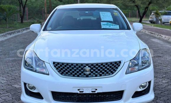 Buy Used Toyota Crown White Car in Dar es Salaam in Dar es Salaam Buy Used Toyota Crown White Car in Dar es Salaam in Dar es Salaam