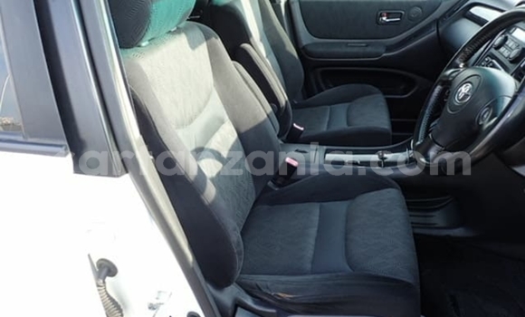 Nunua Imported Toyota Kluger Nyeupe Gari ndani ya Dar es Salaam nchini Dar es Salaam Nunua Imported Toyota Kluger Nyeupe Gari ndani ya Dar es Salaam nchini Dar es Salaam