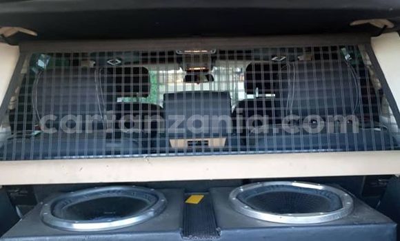 Buy Used Land Rover Range Rover Vogue Silver Car in Dar es Salaam in Dar es Salaam Buy Used Land Rover Range Rover Vogue Silver Car in Dar es Salaam in Dar es Salaam