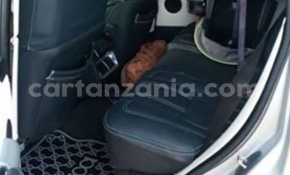 Buy Used Land Rover Range Rover Vogue Silver Car in Dar es Salaam in Dar es Salaam Buy Used Land Rover Range Rover Vogue Silver Car in Dar es Salaam in Dar es Salaam