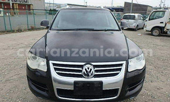 Nunua Ilio tumika Volkswagen Touareg Nyeusi Gari ndani ya Dar es Salaam nchini Dar es Salaam