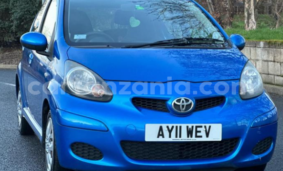Nunua Imported Toyota Aygo Bluu Gari ndani ya Dar es Salaam nchini Dar es Salaam