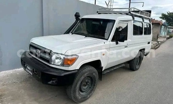 Buy Used Toyota Land Cruiser White Car in Bagamoyo in Pwani Buy Used Toyota Land Cruiser White Car in Bagamoyo in Pwani