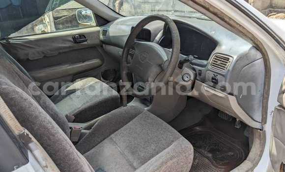 Nunua Ilio tumika Toyota Corolla Nyeupe Gari ndani ya Bagamoyo nchini Pwani Nunua Ilio tumika Toyota Corolla Nyeupe Gari ndani ya Bagamoyo nchini Pwani