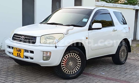 Buy Used Toyota RAV4 White Car in Dar es Salaam in Dar es Salaam Buy Used Toyota RAV4 White Car in Dar es Salaam in Dar es Salaam