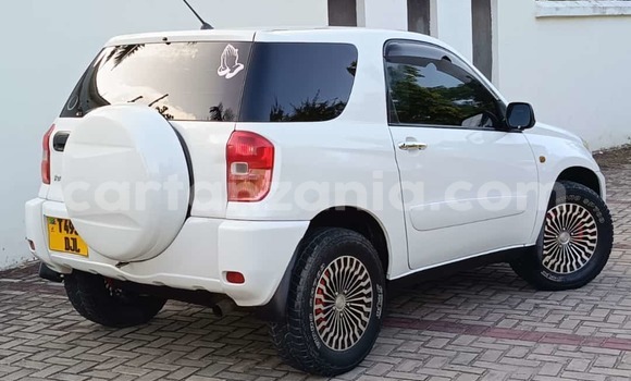 Buy Used Toyota RAV4 White Car in Dar es Salaam in Dar es Salaam Buy Used Toyota RAV4 White Car in Dar es Salaam in Dar es Salaam