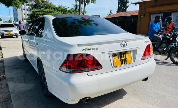 Buy Used Toyota Crown White Car in Dar es Salaam in Dar es Salaam Buy Used Toyota Crown White Car in Dar es Salaam in Dar es Salaam