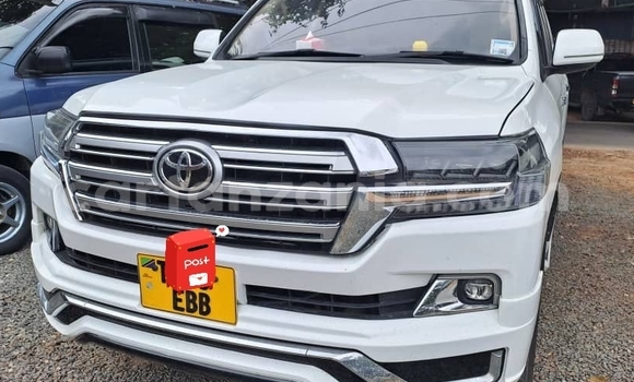 Buy Used Toyota Land Cruiser White Car in Dar es Salaam in Dar es Salaam