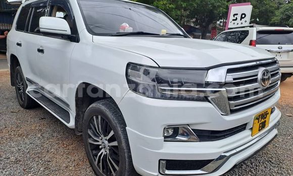 Buy Used Toyota Land Cruiser White Car in Dar es Salaam in Dar es Salaam Buy Used Toyota Land Cruiser White Car in Dar es Salaam in Dar es Salaam