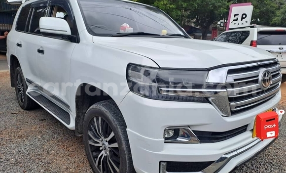 Buy Used Toyota Land Cruiser White Car in Dar es Salaam in Dar es Salaam Buy Used Toyota Land Cruiser White Car in Dar es Salaam in Dar es Salaam