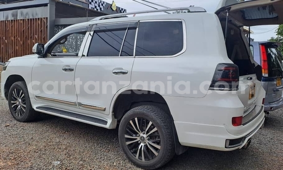 Buy Used Toyota Land Cruiser White Car in Dar es Salaam in Dar es Salaam Buy Used Toyota Land Cruiser White Car in Dar es Salaam in Dar es Salaam