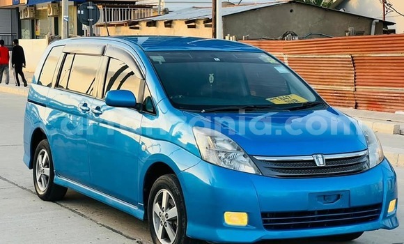 Nunua Ilio tumika Toyota ISis Nyingine Gari ndani ya Dar es Salaam nchini Dar es Salaam