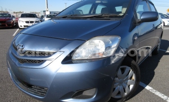 Nunua Imported Toyota Belta Bluu Gari ndani ya Dar es Salaam nchini Dar es Salaam