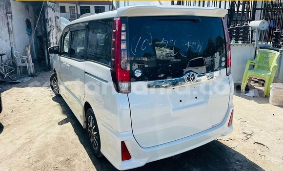 Buy New Toyota Noah White Car in Dar es Salaam in Dar es Salaam Buy New Toyota Noah White Car in Dar es Salaam in Dar es Salaam