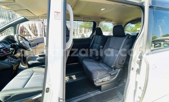 Buy New Toyota Noah White Car in Dar es Salaam in Dar es Salaam Buy New Toyota Noah White Car in Dar es Salaam in Dar es Salaam
