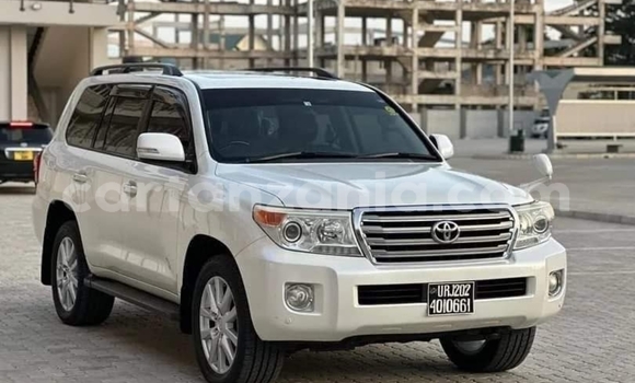 Buy Import Toyota Land Cruiser White Car in Dar es Salaam in Dar es Salaam Buy Import Toyota Land Cruiser White Car in Dar es Salaam in Dar es Salaam