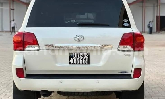 Buy Import Toyota Land Cruiser White Car in Dar es Salaam in Dar es Salaam Buy Import Toyota Land Cruiser White Car in Dar es Salaam in Dar es Salaam
