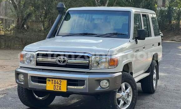 Buy Used Toyota Land Cruiser White Car in Dar es Salaam in Dar es Salaam Buy Used Toyota Land Cruiser White Car in Dar es Salaam in Dar es Salaam