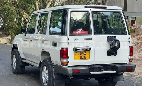 Buy Used Toyota Land Cruiser White Car in Dar es Salaam in Dar es Salaam Buy Used Toyota Land Cruiser White Car in Dar es Salaam in Dar es Salaam