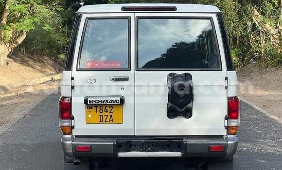 Buy Used Toyota Land Cruiser White Car in Dar es Salaam in Dar es Salaam Buy Used Toyota Land Cruiser White Car in Dar es Salaam in Dar es Salaam