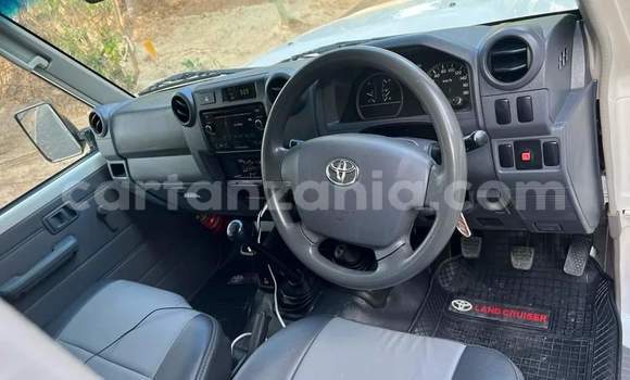 Buy Used Toyota Land Cruiser White Car in Dar es Salaam in Dar es Salaam Buy Used Toyota Land Cruiser White Car in Dar es Salaam in Dar es Salaam