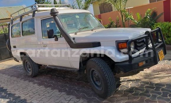 Buy Used Toyota Land Cruiser White Car in Dar es Salaam in Dar es Salaam Buy Used Toyota Land Cruiser White Car in Dar es Salaam in Dar es Salaam