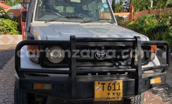 Buy Used Toyota Land Cruiser White Car in Dar es Salaam in Dar es Salaam Buy Used Toyota Land Cruiser White Car in Dar es Salaam in Dar es Salaam