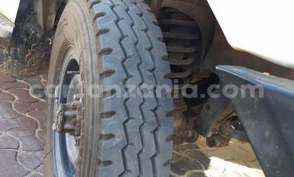 Buy Used Toyota Land Cruiser White Car in Dar es Salaam in Dar es Salaam Buy Used Toyota Land Cruiser White Car in Dar es Salaam in Dar es Salaam