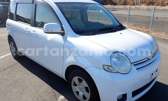 Buy Import Toyota Sienta White Car in Dar es Salaam in Dar es Salaam Buy Import Toyota Sienta White Car in Dar es Salaam in Dar es Salaam