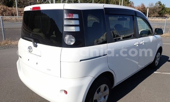 Buy Import Toyota Sienta White Car in Dar es Salaam in Dar es Salaam Buy Import Toyota Sienta White Car in Dar es Salaam in Dar es Salaam