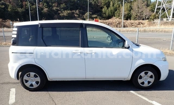 Buy Import Toyota Sienta White Car in Dar es Salaam in Dar es Salaam Buy Import Toyota Sienta White Car in Dar es Salaam in Dar es Salaam
