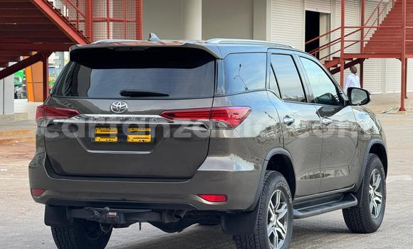 Nunua Ilio tumika Toyota Fortuner Nyingine Gari ndani ya Dar es Salaam nchini Dar es Salaam Nunua Ilio tumika Toyota Fortuner Nyingine Gari ndani ya Dar es Salaam nchini Dar es Salaam