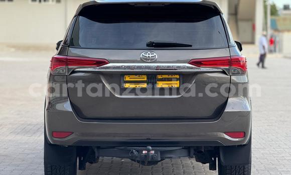 Nunua Ilio tumika Toyota Fortuner Nyingine Gari ndani ya Dar es Salaam nchini Dar es Salaam Nunua Ilio tumika Toyota Fortuner Nyingine Gari ndani ya Dar es Salaam nchini Dar es Salaam