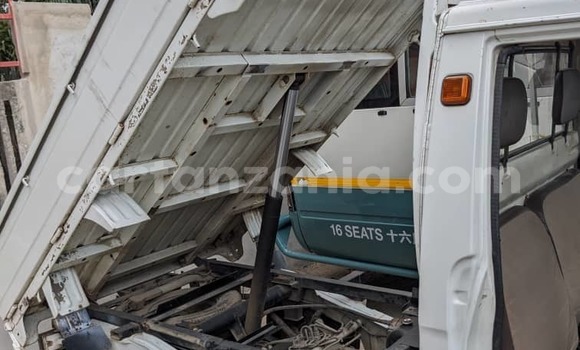 Buy Used Toyota Town Ace White Car in Dar es Salaam in Dar es Salaam Buy Used Toyota Town Ace White Car in Dar es Salaam in Dar es Salaam