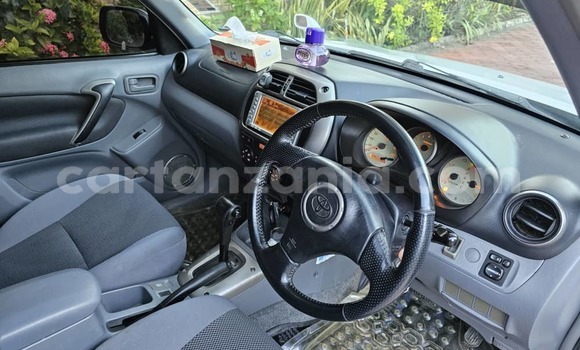 Buy Used Toyota RAV4 White Car in Dar es Salaam in Dar es Salaam Buy Used Toyota RAV4 White Car in Dar es Salaam in Dar es Salaam