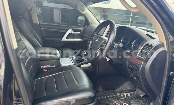 Nunua Ilio tumika Toyota Land Cruiser Nyeusi Gari ndani ya Dar es Salaam nchini Dar es Salaam Nunua Ilio tumika Toyota Land Cruiser Nyeusi Gari ndani ya Dar es Salaam nchini Dar es Salaam