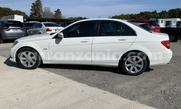 Nunua Imported Mercedes‒Benz C–Class Nyeupe Gari ndani ya Dar es Salaam nchini Dar es Salaam Nunua Imported Mercedes‒Benz C–Class Nyeupe Gari ndani ya Dar es Salaam nchini Dar es Salaam