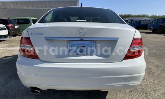 Nunua Imported Mercedes‒Benz C–Class Nyeupe Gari ndani ya Dar es Salaam nchini Dar es Salaam Nunua Imported Mercedes‒Benz C–Class Nyeupe Gari ndani ya Dar es Salaam nchini Dar es Salaam