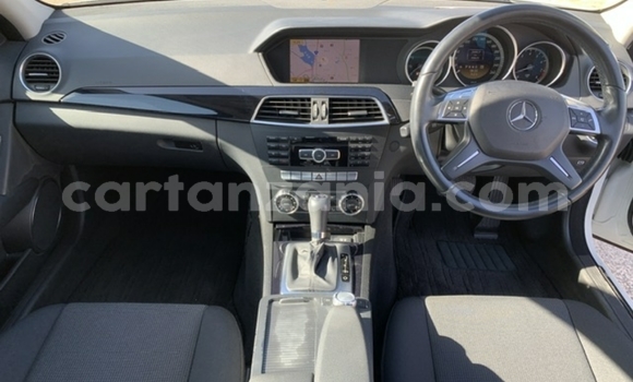 Nunua Imported Mercedes‒Benz C–Class Nyeupe Gari ndani ya Dar es Salaam nchini Dar es Salaam Nunua Imported Mercedes‒Benz C–Class Nyeupe Gari ndani ya Dar es Salaam nchini Dar es Salaam