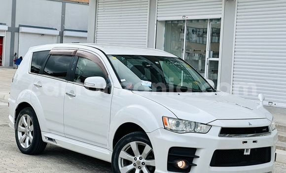 Buy Import Mitsubishi Outlander White Car in Dar es Salaam in Dar es Salaam