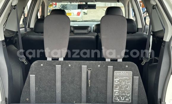 Buy Import Mitsubishi Outlander White Car in Dar es Salaam in Dar es Salaam Buy Import Mitsubishi Outlander White Car in Dar es Salaam in Dar es Salaam