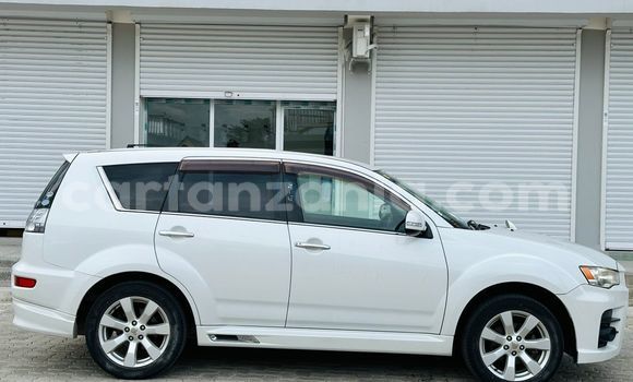 Buy Import Mitsubishi Outlander White Car in Dar es Salaam in Dar es Salaam Buy Import Mitsubishi Outlander White Car in Dar es Salaam in Dar es Salaam