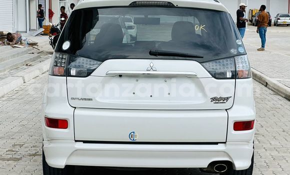Buy Import Mitsubishi Outlander White Car in Dar es Salaam in Dar es Salaam Buy Import Mitsubishi Outlander White Car in Dar es Salaam in Dar es Salaam