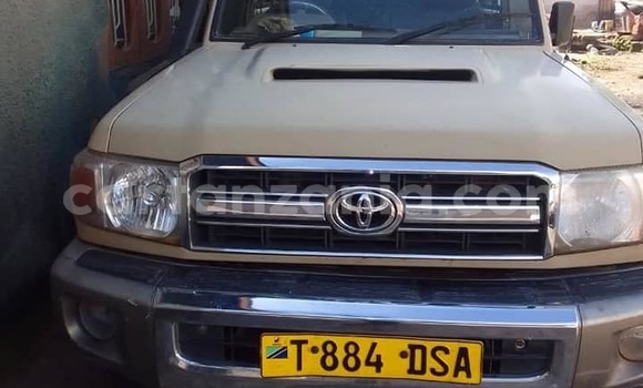 Nunua Ilio tumika Isdera Spyder Nyingine Gari ndani ya Dar es Salaam nchini Dar es Salaam