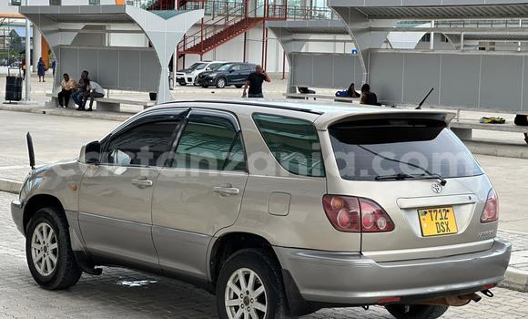 Nunua Ilio tumika Toyota Harrier Beige Gari ndani ya Dar es Salaam nchini Dar es Salaam Nunua Ilio tumika Toyota Harrier Beige Gari ndani ya Dar es Salaam nchini Dar es Salaam