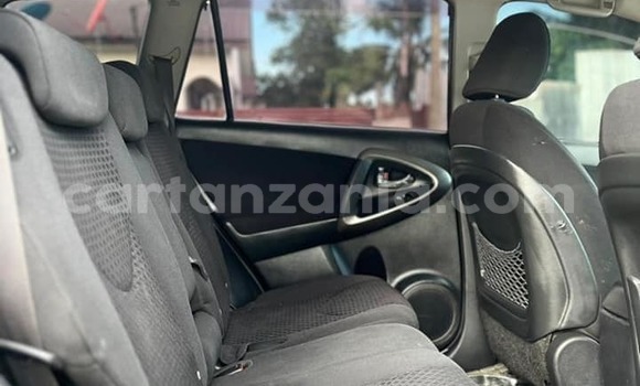 Nunua Ilio tumika Toyota Vanguard Nyeusi Gari ndani ya Bahi nchini Dodoma Nunua Ilio tumika Toyota Vanguard Nyeusi Gari ndani ya Bahi nchini Dodoma