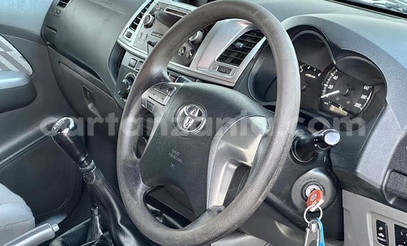 Nunua Ilio tumika Toyota Hilux Nyeupe Gari ndani ya Bagamoyo nchini Pwani Nunua Ilio tumika Toyota Hilux Nyeupe Gari ndani ya Bagamoyo nchini Pwani