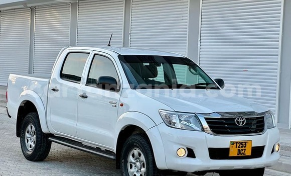 Nunua Ilio tumika Toyota Hilux Nyeupe Gari ndani ya Bagamoyo nchini Pwani Nunua Ilio tumika Toyota Hilux Nyeupe Gari ndani ya Bagamoyo nchini Pwani