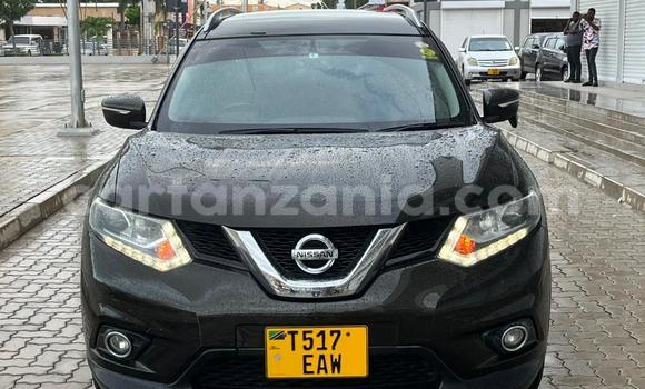 Nunua Ilio tumika Nissan X–Trail Kijani Gari ndani ya Dar es Salaam nchini Dar es Salaam